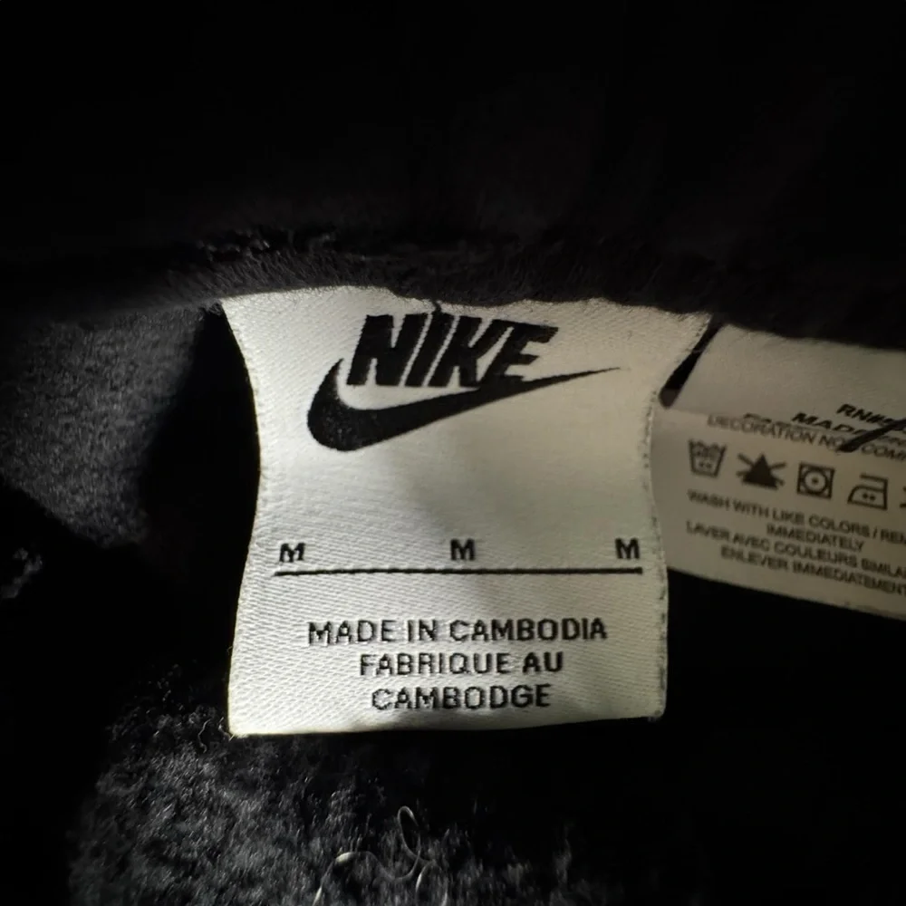 Nike Boys M Lot 4pc Dri-FIT T-Shirts Pants Athletic Elite Logo Swoosh Bundle - Picture 3 of 14